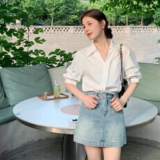 批发法式高级感白色V领<b class='q'>短袖</b><b class='q'>衬衫女</b>夏季小众设计别致绝美气质翻领衬衣