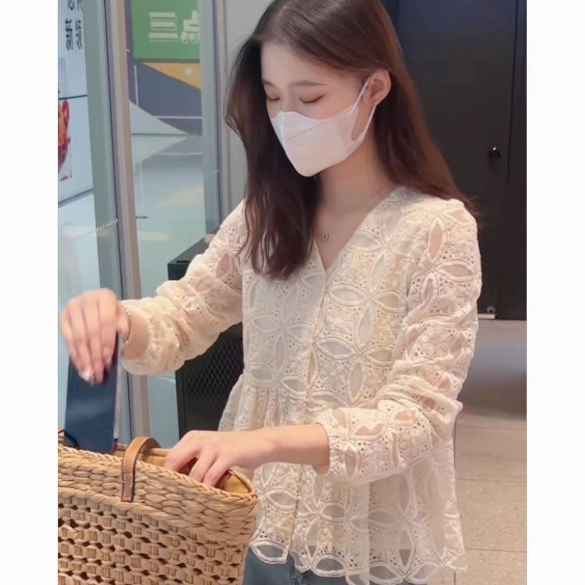 2023 년 프랑스식 광장 칼라 품격 자수 화이트 여성 셔츠 봄 가을 새로운 긴팔 디자인 센스 작은 대중 맨위