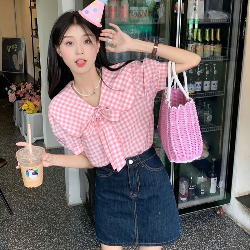 베이비 칼라 체크무늬 거품 소매 여성 셔츠 여름 2024 새로운 디자인 센스 작은 대중 프랑스식 달콤함 한 첨부 된 의류