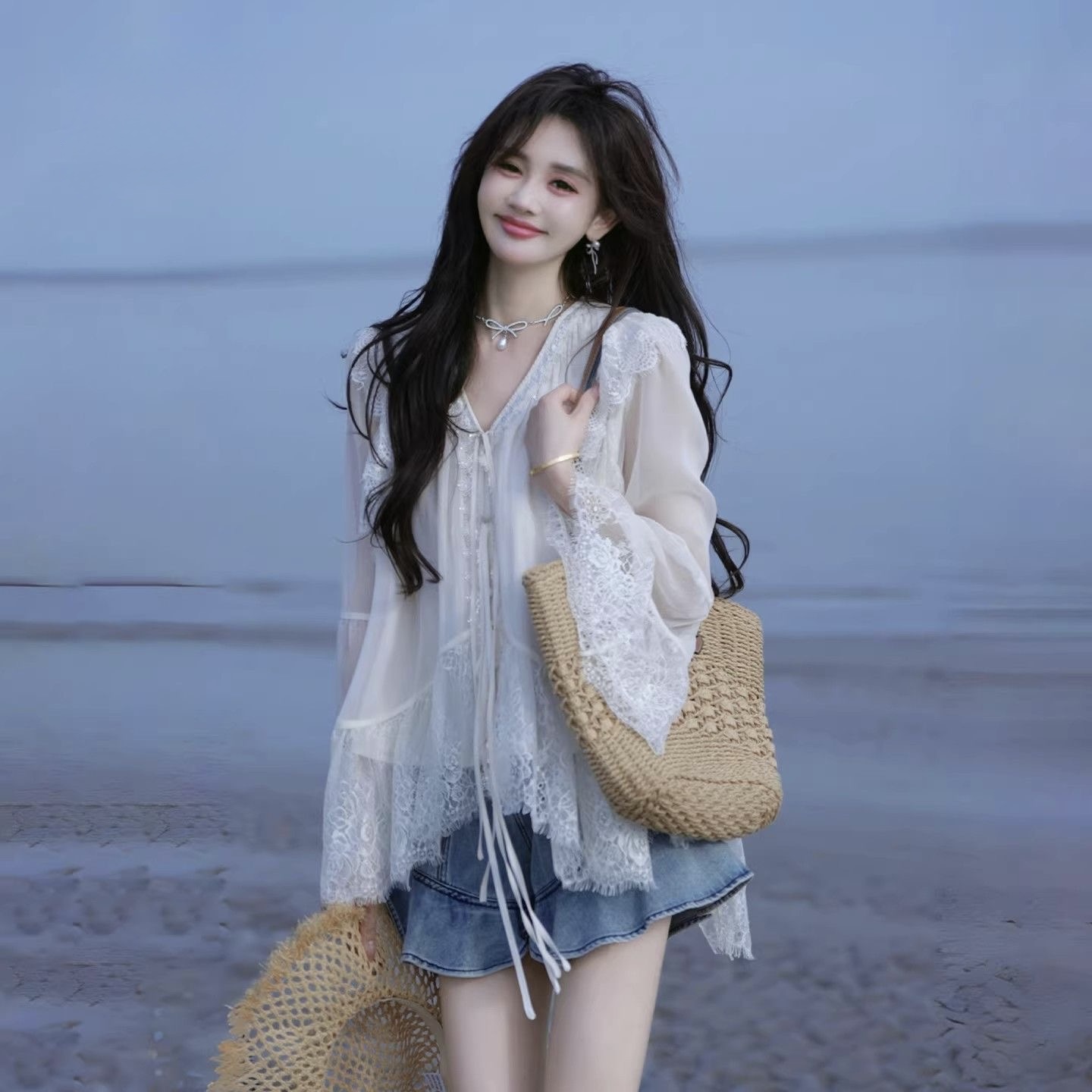 해변가 휴가 바람 레이스 긴팔 레이스 V넥 쉬폰 화이트 여성 셔츠 2026 새로운 순수한 욕망 바람 맨위 여성