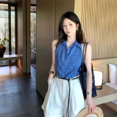 批发法式复古蓝色无袖挂脖背心<b class='q'>衬衫</b>女夏外穿设计感小众<b class='q'>衬衣</b>polo领上衣
