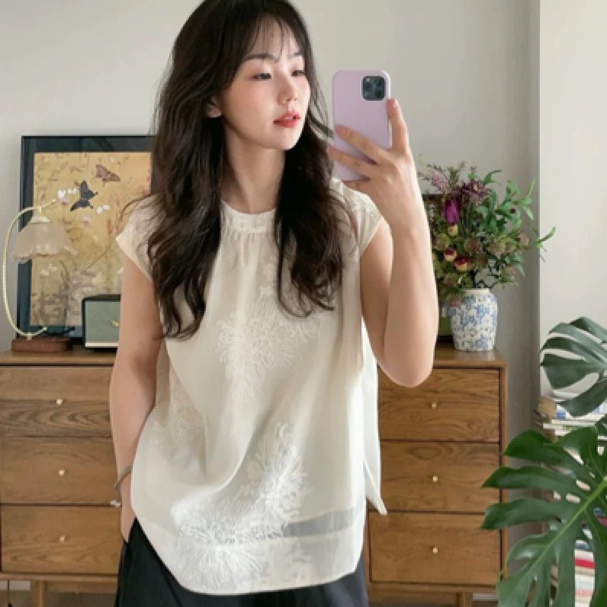 새로운 중식 자수 라운드 넥 민소매 여성 셔츠 여름 새로운 레트로 우아함 품격 다용도 루즈핏 슬림해 보이는 맨위