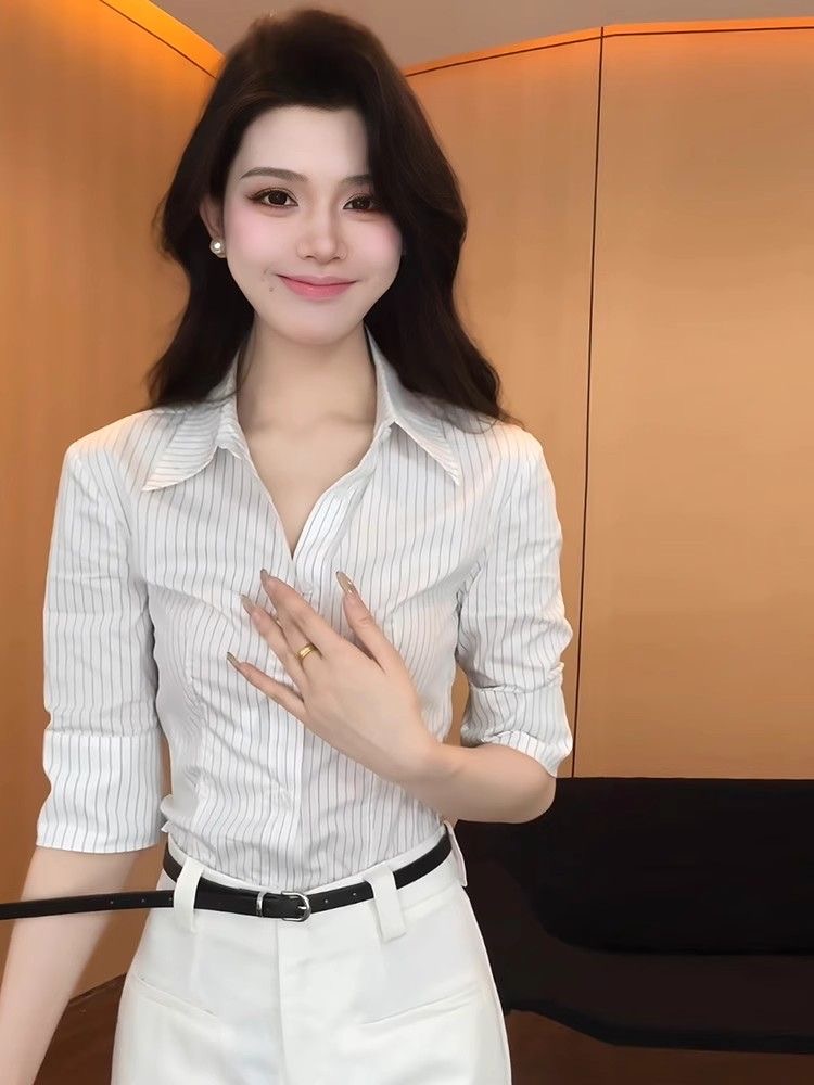 항구 바람 패션 품격 몸매 가꾸기 슬림해 보이는 스트라이프 5 점 중간 소매 여름 고급 센스 셔츠 Chic 폴로 칼라 맨위 여성