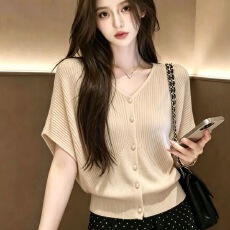 批发卡其色V领蝙蝠袖冰丝<b class='q'>针织</b><b class='q'>开衫</b>女夏新款时尚气质宽松显瘦T恤上衣薄