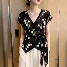 批发<b class='q'>韩版</b>V领复古印花雪纺短袖<b class='q'>衬衫</b>女夏季收腰设计感小众绑带别致上衣
