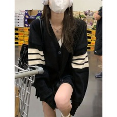 批发学院2025新款秋<b class='q'>冬</b>宽松慵懒韩系毛衣女,外套黑色针织三条杠外套女