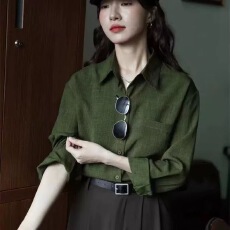批发墨绿色设计感内搭宽松复古港味纯色长袖衬衫女显瘦秋季新款冬衬衣