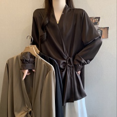 批发2026春季新款咖色缎面衬衫<b class='q'>大码</b>女装胖MM独特别致V领长袖衬衣上衣