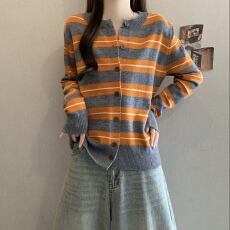 批发韩系橘色条纹<b class='q'>针织</b><b class='q'>开衫</b>套装女早秋季设计感毛衣外套小众两件套上衣