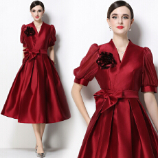 批发实拍优雅气质缎面V领<b class='q'>连衣裙</b>泡泡袖绑带收腰显瘦A字礼服裙配花朵