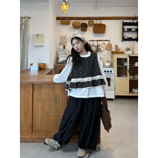 批发实拍 <b class='q'>碎花</b>马甲＋白色花边内搭＋黑色花苞<b class='q'>裤</b>三件套女