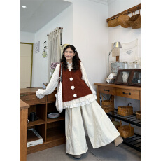 批发<b class='q'>实拍</b>实价时尚百搭勾花马甲+蕾丝长袖T恤+休闲<b class='q'>裤</b>