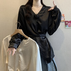 批发2025夏新黑色缎面衬衫女 V 领系带收腰显瘦别致设计感长袖上衣