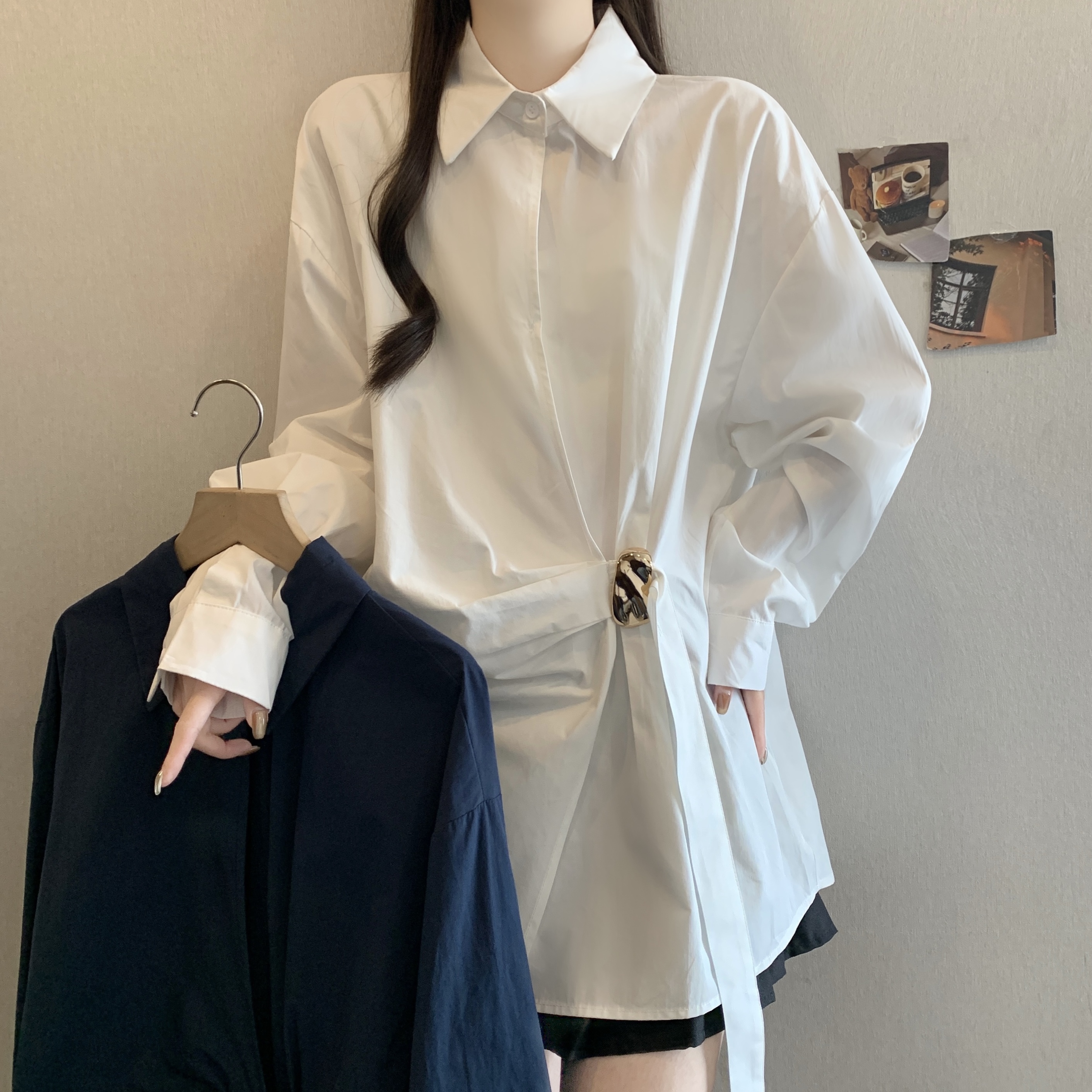 하늘색 긴팔 여성 셔츠 2026 새로운 이른 봄 빅 사이즈 지방 mm 허리 수축 불규칙 중간 길이 긍정적 인 어깨 의류