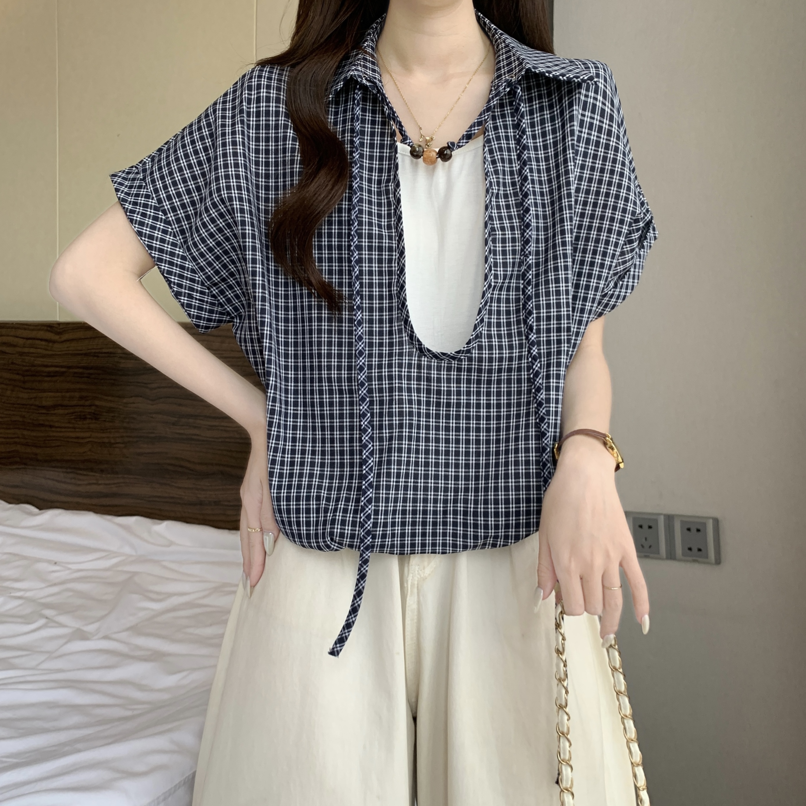 빅 사이즈 여성 의류 페이크 레이어드 POLO 칼라 긍정적 인 어깨 반팔 체크무늬 여성 셔츠 통통한 여동생 루즈핏 다용도 Chic 맨위