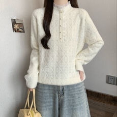 批发微胖<b class='q'>大码</b>半高领打底毛衣女蕾丝拼接珍珠扣软糯提花显瘦针织衫