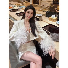 批发法式纯欲风羽毛流苏拼接小众西装<b class='q'>短外套</b>高级感洋气半身裙两件套装