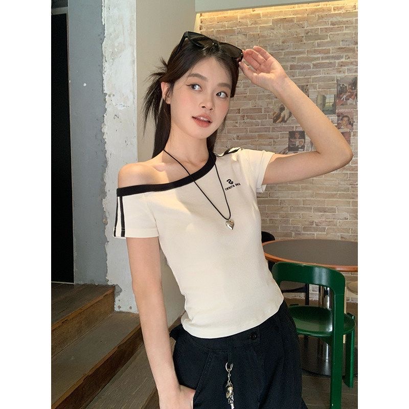 송 긍정적 인 En 살구 색상 스트라이프 비스듬한 어깨 반팔 티셔츠 여성 여름 몸매 가꾸기 슬림해 보이는 디자인 센스 오프숄더 쇼트 스타일 작은 맨위
