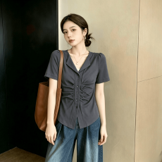 批发大码<b class='q'>女装</b>褶皱V领开叉短袖女2026夏季新款微胖设计感辣妹正肩上衣