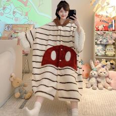 批发长毛绒睡衣女秋冬季甜美卡通连帽长袖宽松睡袍加大码350斤家居服