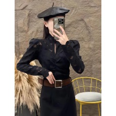 批发设计感镂空半高领<b class='q'>泡泡袖</b>蕾丝衫