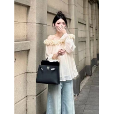 批发立体<b class='q'>花朵</b>一字领长袖衬衫女春季新款绝美上衣