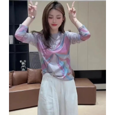 批发<b class='q'>时尚</b>蝴蝶印花长袖T恤女新款宽松显瘦<b class='q'>打底衫</b>百搭薄款防晒上衣