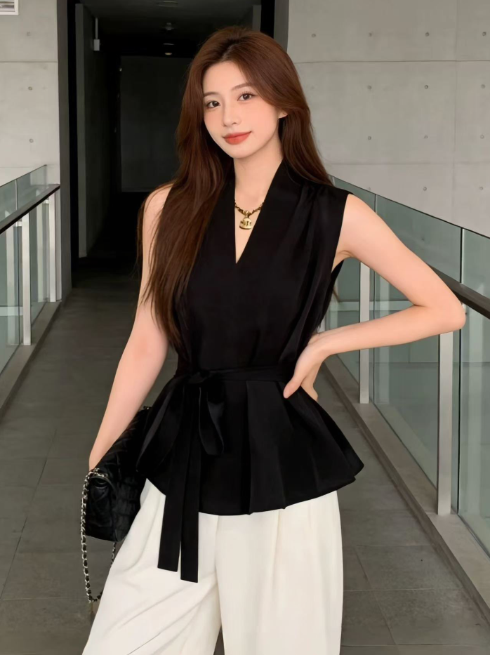 프랑스식 품격 V넥 스트랩 허리 수축 민소매 셔츠 2026 여름 새로운 빛 요리 한 우아함 바람 세련된 맨위 여성