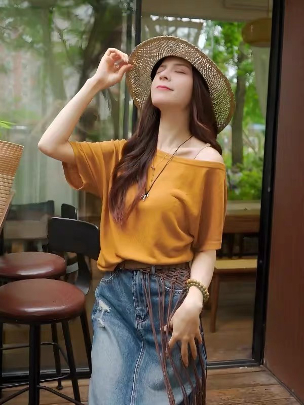 여름 비스듬한 칼라 오프숄더 반팔 티셔츠 여성 루즈핏 오프숄더 맨위