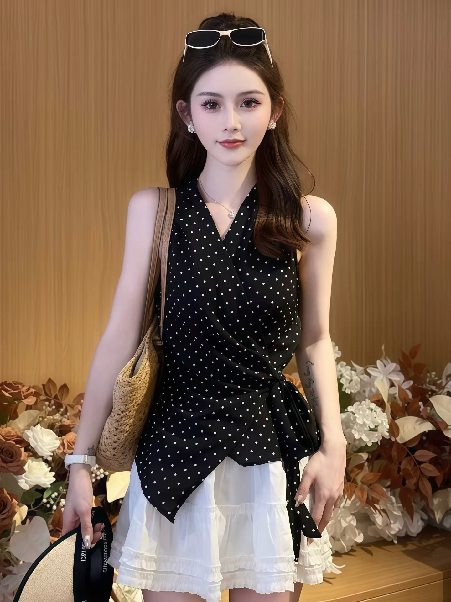 검정색 도트 무늬 V넥 민소매 여성 셔츠 여름 불규칙 스트랩 허리 수축 맨위