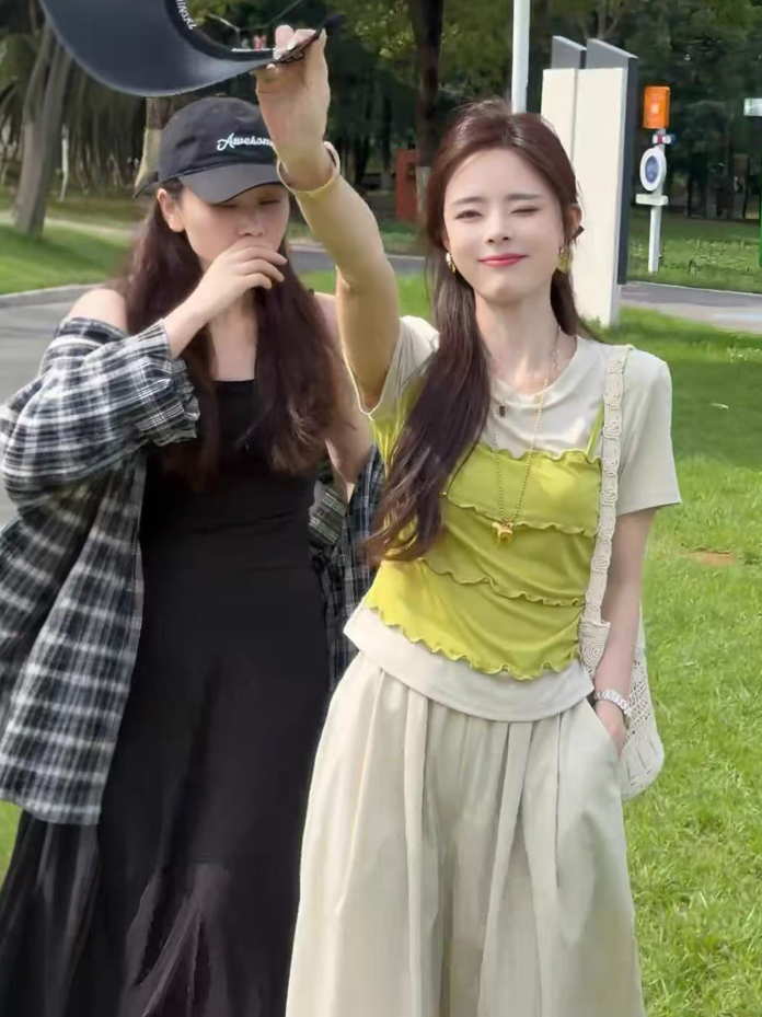 디자인 센스 패치워크 물결무늬 긍정적 인 어깨 반팔 페이크 레이어드 티셔츠