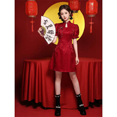 批发红色旗袍2026新款改良年轻新中式订婚礼服<b class='q'>裙</b>小个子短款敬酒服新娘