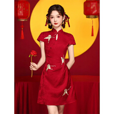 批发红色旗袍2026新款女夏季新中式改良<b class='q'>敬酒</b>服订婚<b class='q'>礼服</b>小个子短款刺绣