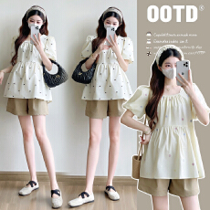 批发实拍2026新款夏季孕妇刺绣甜美方领系带泡泡袖<b class='q'>娃娃衫</b>上衣套装