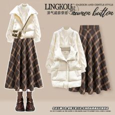 批发<b class='q'>大码</b>秋季休闲套装女韩系减龄马甲打底衫搭配复古格子半身裙三件套