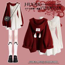 批发冬季穿搭一整套高级感红色毛衣连衣裙女新款高级感戴帽上衣两件套