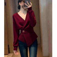 批发独特别致酒红色针织衫女2025<b class='q'>秋</b>季小众设计感时髦洋气掐腰内搭毛衣