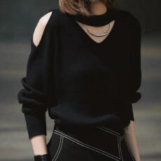 批发小个子黑色V领露肩针织衫女秋冬高级感轻熟风巨好看气质宽松上衣