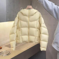 批发2025冬季新款高级感设计感爆款小个子短款连帽<b class='q'>通勤</b>风保暖棉服外套