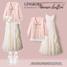 批发<b class='q'>大码</b>秋季甜美风套装<b class='q'>女</b>法式洋气小众针织开衫显瘦吊带<b class='q'>连衣裙</b>两件套