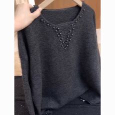 批发温柔慵懒风V领珍珠装饰女2025秋冬款<b class='q'>大码</b>长袖软糯高级感针织上衣