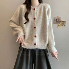 批发大码<b class='q'>女</b>装韩系爱心纽扣软糯针织<b class='q'>开衫</b>秋冬新款胖MM宽松减龄百搭毛衣