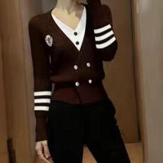 批发大码减龄百搭韩系学院风拼接假两件针织衫女秋<b class='q'>冬</b>双排扣休闲上衣潮