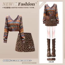 批发复古慵懒彩色<b class='q'>条纹</b>短款V领针织衫豹纹<b class='q'>短裙</b>套装女秋冬季氛围感穿搭