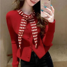 批发本命年圣诞新年红色毛衣女<b class='q'>冬</b>高端气质独特漂亮掐腰小香风针织上衣
