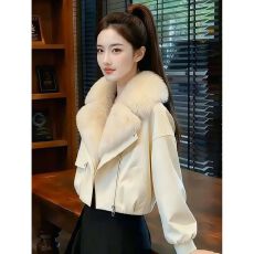 批发今年流行爆款米白色<b class='q'>短</b>款外套2025秋冬新款毛毛巨好看小香风大衣女