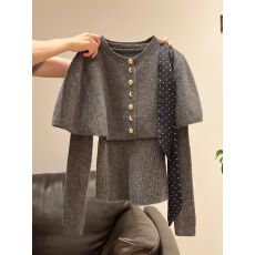 批发气质灰斗篷2026毛衣套装<b class='q'>秋</b>冬季慵懒高级上衣爆款氛围两件套针织衫