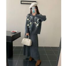 批发韩国chic<b class='q'>秋</b>冬温柔气质套装立体花朵毛衣外套高腰针织半身裙两件套