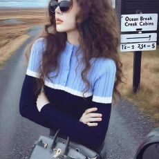 批发2026冬季小众不撞款上衣高级感超好看的独特别致蓝色拼接针织衫女