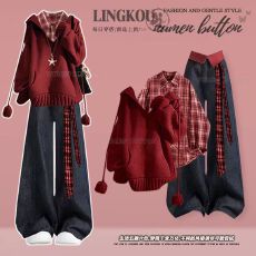 批发<b class='q'>大码</b>秋冬氛围感套装女新年减龄红色连帽卫衣格子衬衫牛仔裤三件套